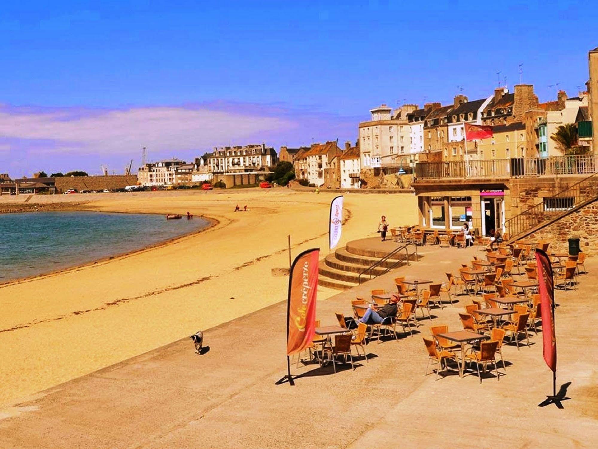 Appartement Saint Malo Vue Sur Mer Et Sur Intra Muros, Ferry, Plage Et Commerces A 50 M Exterior photo