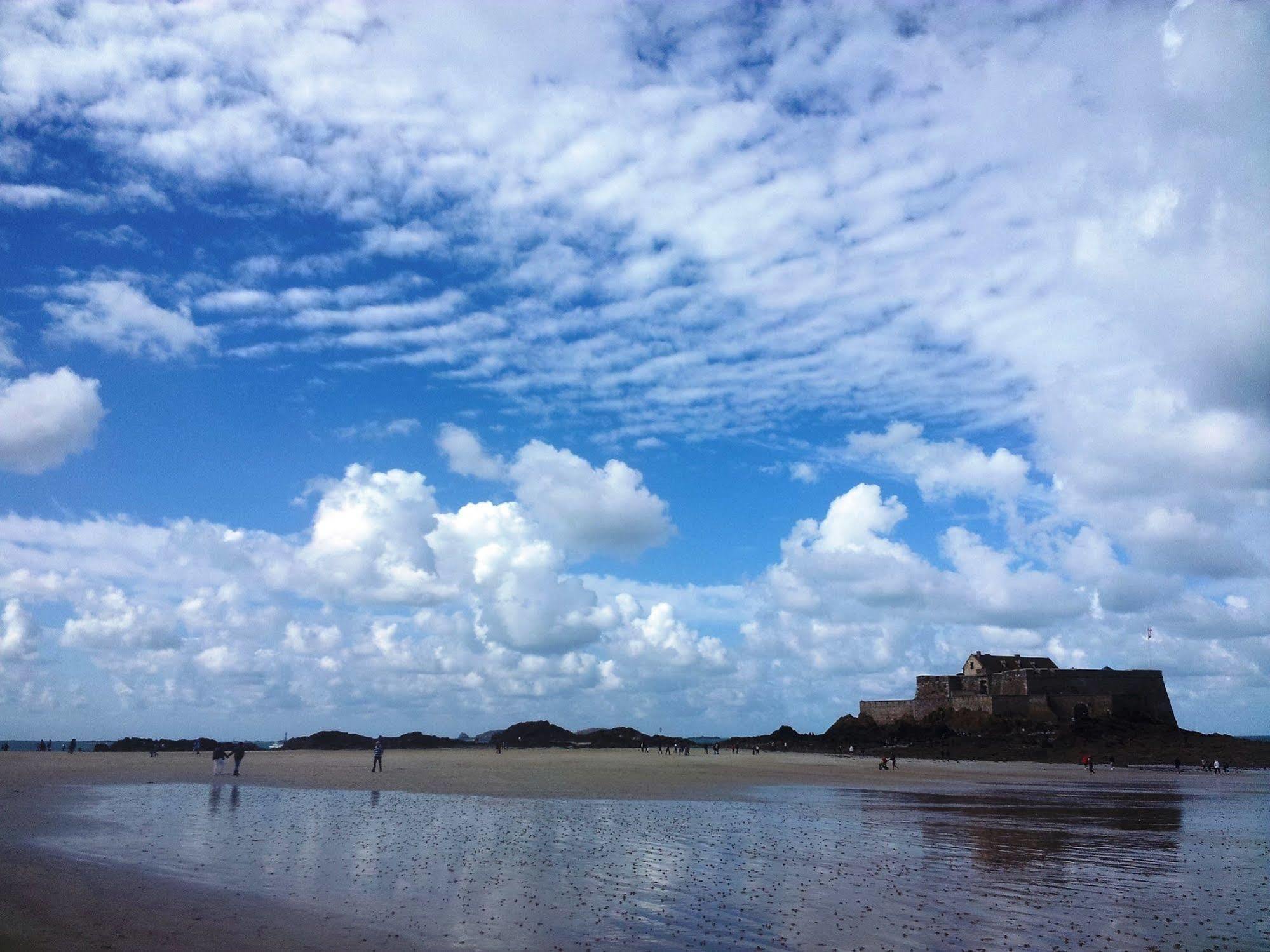 Appartement Saint Malo Vue Sur Mer Et Sur Intra Muros, Ferry, Plage Et Commerces A 50 M Exterior photo