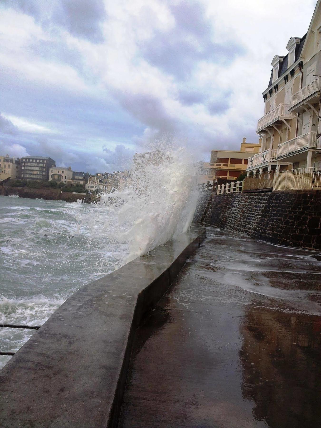 Appartement Saint Malo Vue Sur Mer Et Sur Intra Muros, Ferry, Plage Et Commerces A 50 M Exterior photo