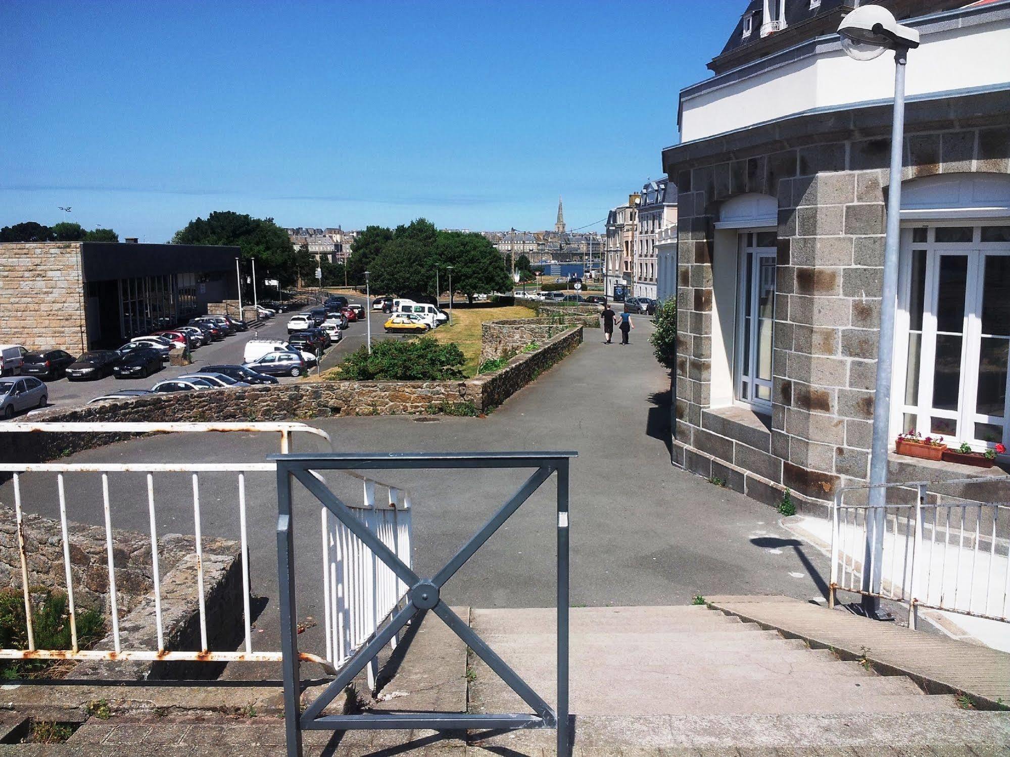 Appartement Saint Malo Vue Sur Mer Et Sur Intra Muros, Ferry, Plage Et Commerces A 50 M Exterior photo