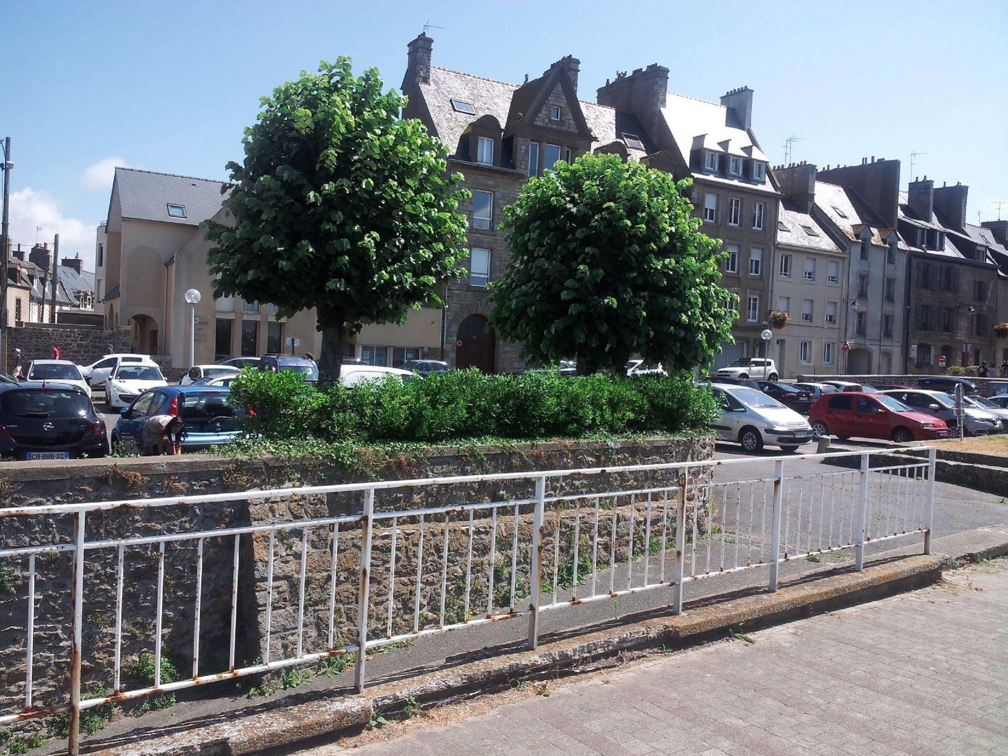 Appartement Saint Malo Vue Sur Mer Et Sur Intra Muros, Ferry, Plage Et Commerces A 50 M Exterior photo